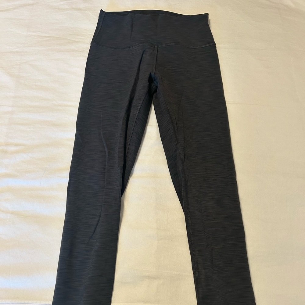 Size 6 Lululemon Wunder Under Leggings 7/8 length